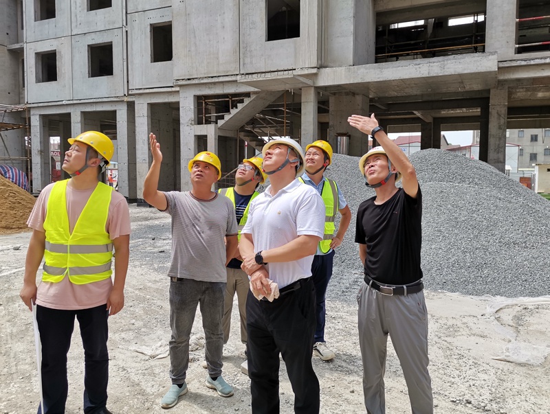 1623997292749865.jpg 南昌市政建設(shè)集團徐旭到天祥安置房項目督導(dǎo)安全生產(chǎn)工作8001.jpg