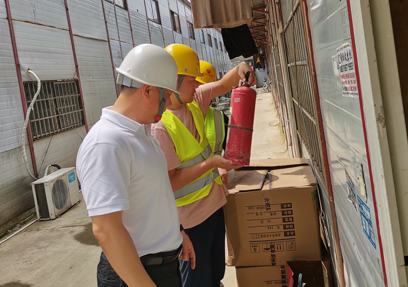 1623997312823545.jpg 南昌市政建設(shè)集團徐旭到天祥安置房項目督導(dǎo)安全生產(chǎn)工作8003.jpg