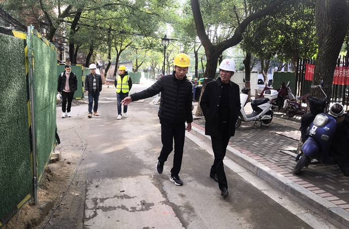 1637657479745751.jpg 南昌市政建設(shè)集團(tuán)領(lǐng)導(dǎo)深入一線督導(dǎo)檢查安全生產(chǎn)工作6912.jpg