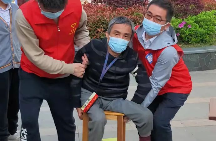 1649900472222643.jpg 市政建設(shè)再出發(fā) 助力社區(qū)核酸檢測(cè)6912.jpg