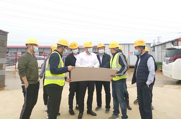 徐旭帶隊深入項目督導假期疫情防控、安全生產(chǎn)工作，看望慰問一線職工03.jpg