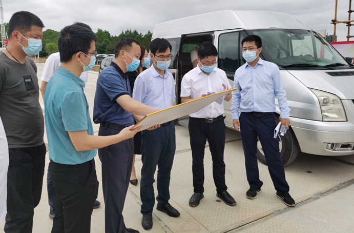 賴繼紅到綠色建材科技產(chǎn)業(yè)園項目視察