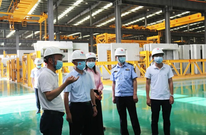 南昌縣委常委、組織部部長鄔春華到市政遠大公司進行安全例行檢查