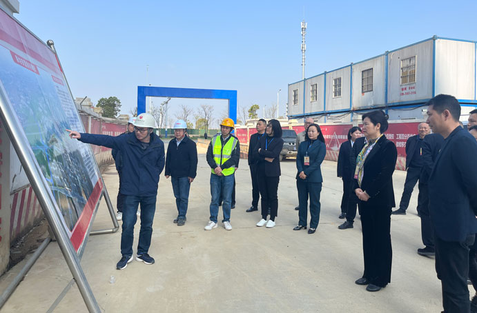 青山湖區(qū)人大常委會副主任繆莉筠到青山湖區(qū)秦坊安置房(一期)一標(biāo)段項目調(diào)研 青山湖區(qū)人大常委會副主任繆莉筠到青山湖區(qū)秦坊安置房(一期)一標(biāo)段項目調(diào)研