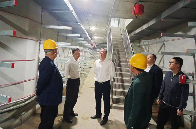 徐旭前往南昌縣河洲路項目、小藍(lán)大道快速化項目調(diào)研