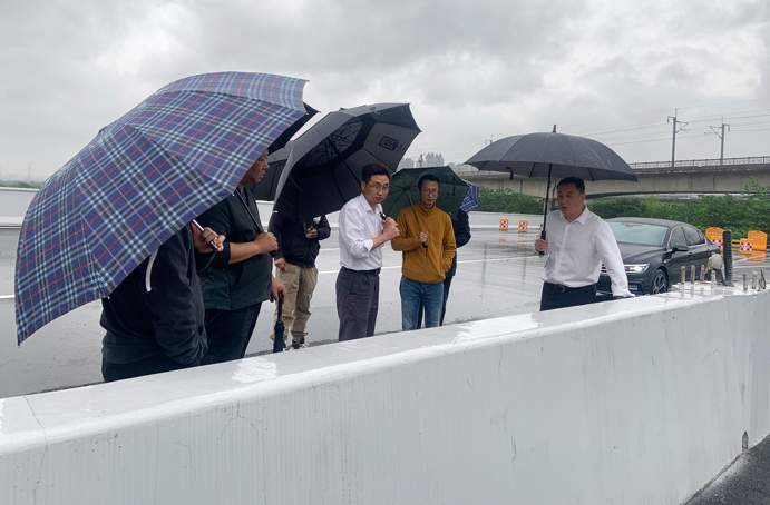 徐旭前往南昌縣河洲路項目、小藍(lán)大道快速化項目調(diào)研pg