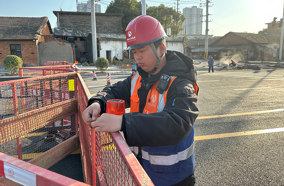 南昌市政建設(shè)集團(tuán)95后安全員譜寫一線安全“主旋律” 南昌市政建設(shè)集團(tuán)95后安全員譜寫一線安全“主旋律”