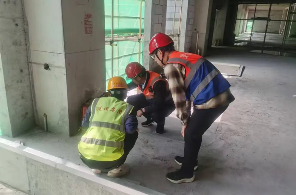 公司聯(lián)合業(yè)主監(jiān)理開展節(jié)前安全大檢查 筑牢清明施工安全防線 公司聯(lián)合業(yè)主監(jiān)理開展節(jié)前安全大檢查 筑牢清明施工安全防線