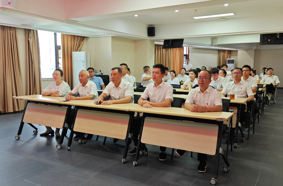 南昌市政建設(shè)集團(tuán)組織觀看抗戰(zhàn)勝利80周年閱兵儀式 激發(fā)干部職工愛國熱情 南昌市政建設(shè)集團(tuán)組織觀看抗戰(zhàn)勝利80周年閱兵儀式 激發(fā)干部職工愛國熱情